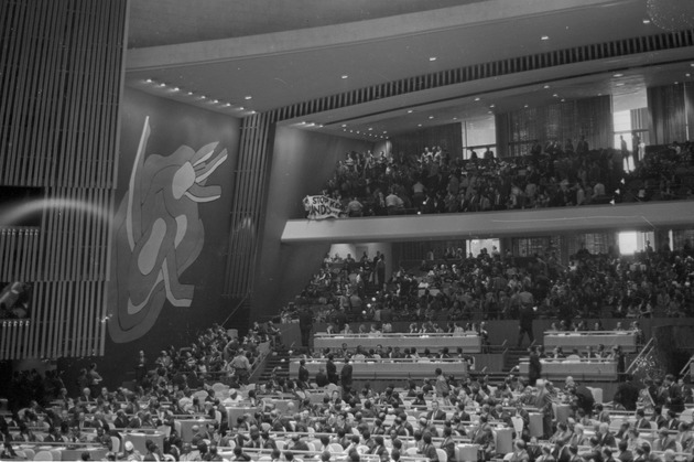 Pro-Castro protestors during President Dorticos address to the United Nations General Assembly